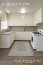 Building Photo - 812 N Azusa Ave