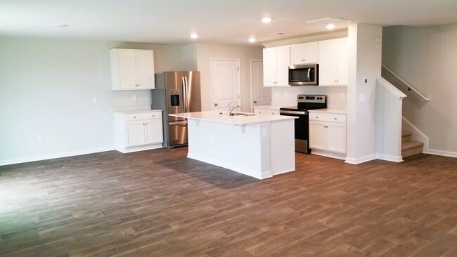 Building Photo - NOVEMBER SPECIAL!!! $500 SECURITY DEPOSIT ...