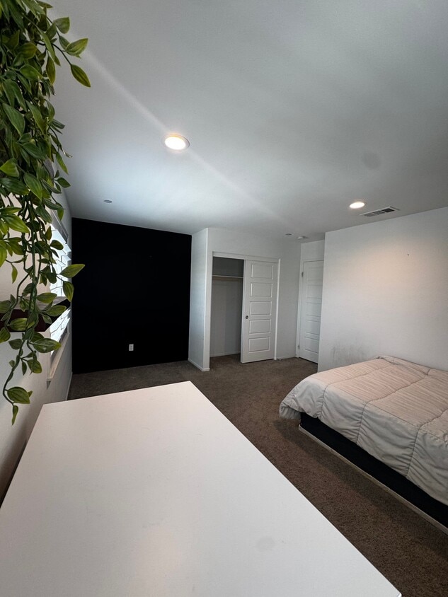 Building Photo - 2121 Corridor Pk