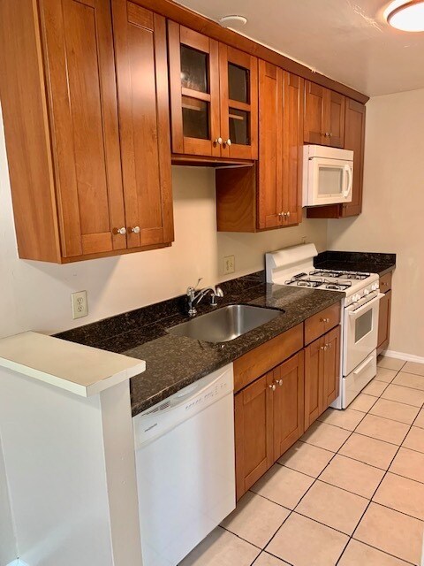 Building Photo - Nice 2 bed, 1.5 Bath Condo with Garage in ...