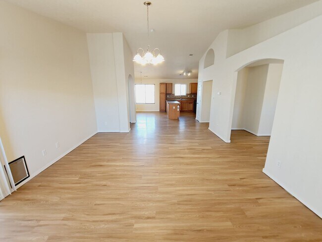 Foto del edificio - 3 bed 2 bath 1575 sq ft home