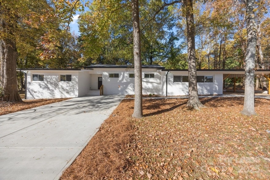 Foto principal - 8625 Cedarbrook Dr