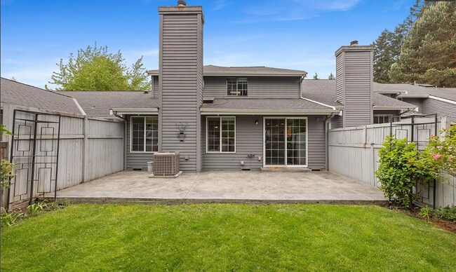Foto del edificio - Kent East hill Condo townhome in Village at Single Creek - 3 bedroom 2.5 bath and 2 car garage. A...