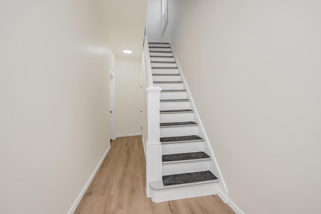 Building Photo - 130 Glover Ave