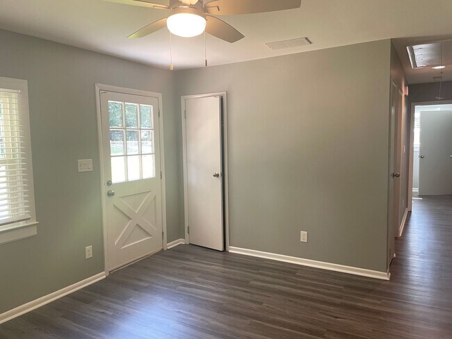 Building Photo - Newly Renovated Home Off S. Milledge!
