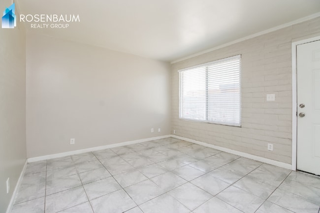 Building Photo - 644 S Mesa Dr