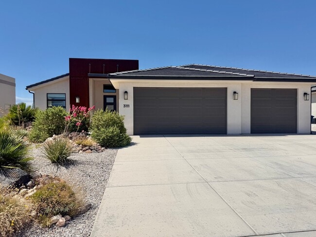 Building Photo - 3111 Photinia Dr