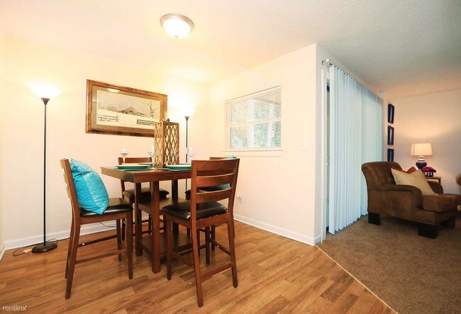 Foto del edificio - 1 br, 1 bath  - 2628 Embarcadero Dr Apt 128