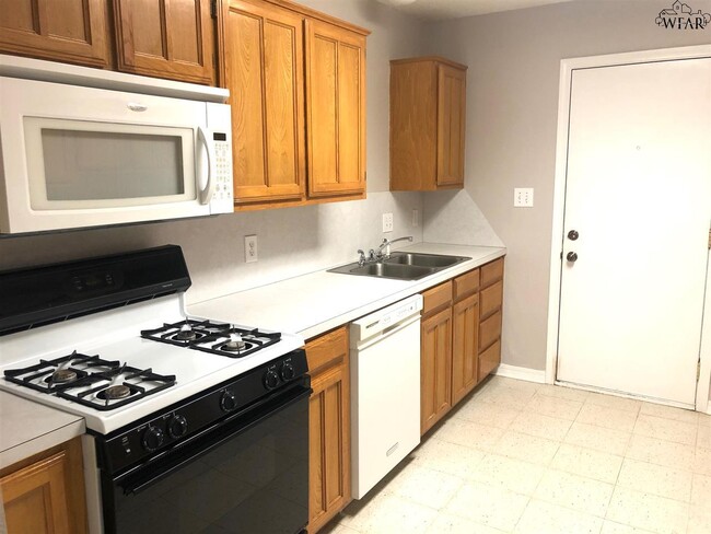 Building Photo - 4105 Latricia Ln