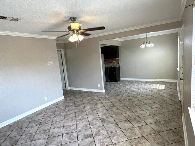 Foto del edificio - 717 Cedar Bayou Rd