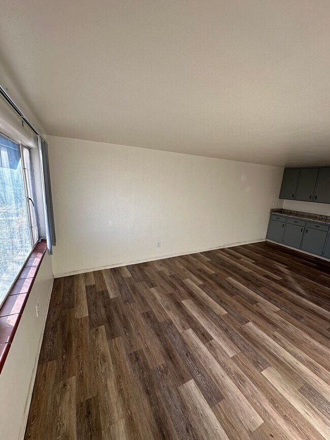 Building Photo - 2007-2019 4th Avenue