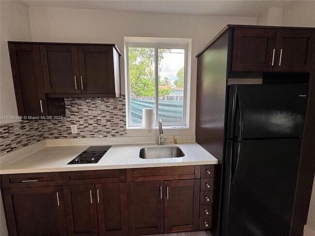 Foto del edificio - 361 NW 103rd St