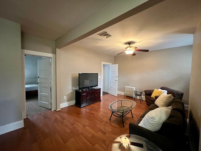 Building Photo - 1202 Vine St