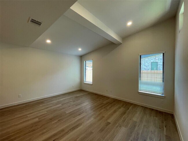Building Photo - 2521 Appian Way