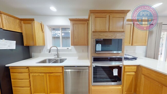 Photo - LAKE OSWEGO - FIRST ADDITION  / SINGLE LEVEL, NEWLY UPDATED, BASEMENT & GARAGE House