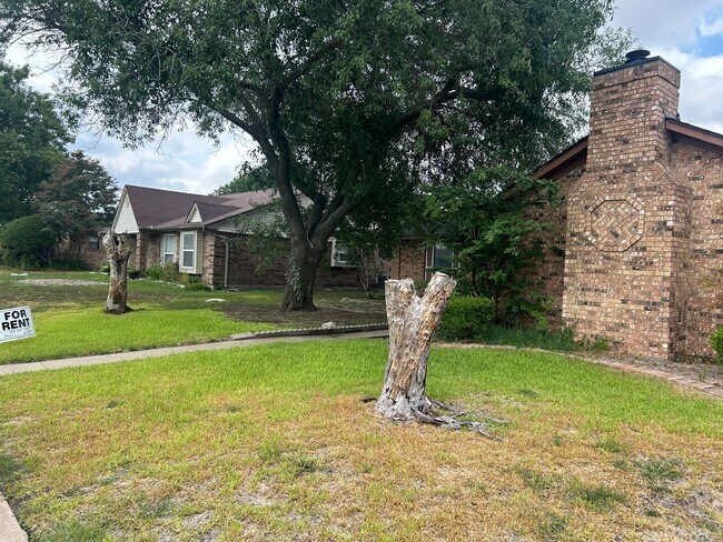 Building Photo - 2521 Dillon Dr