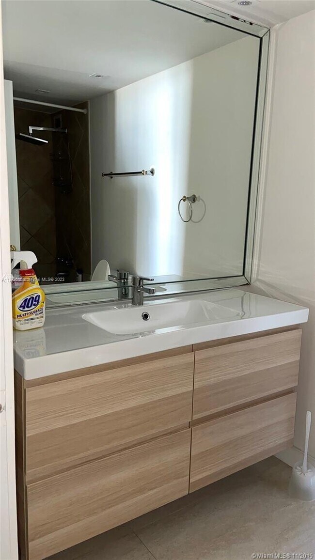 Building Photo - 6770 Indian Creek Dr