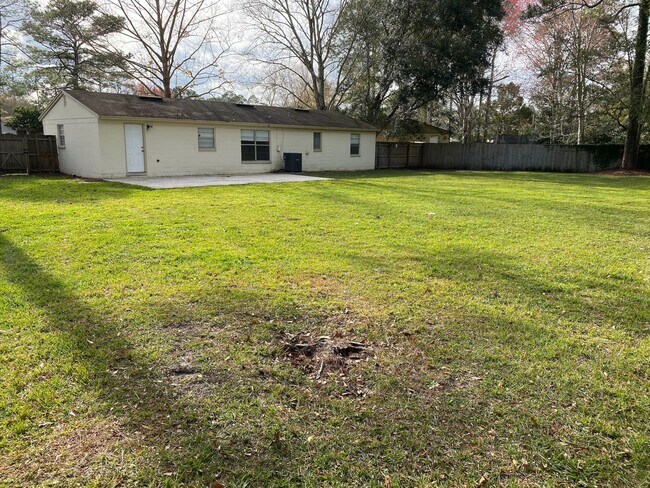 Foto del edificio - 3 bedroom home in Greenwood!