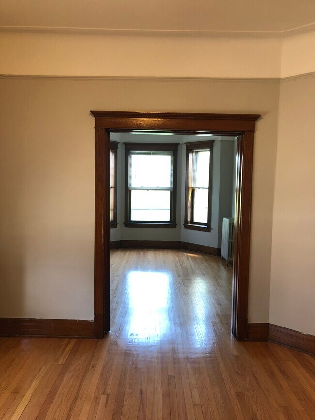 Foto del edificio - 3710 N Lakewood Ave