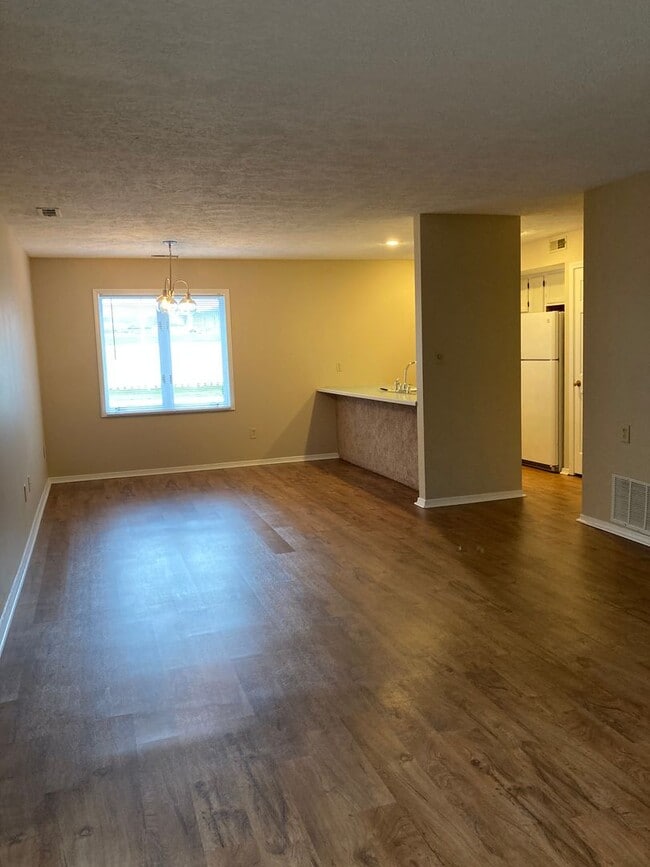 Building Photo - 3 bedroom, 2.5 bath Condo: Gentry Quarters...