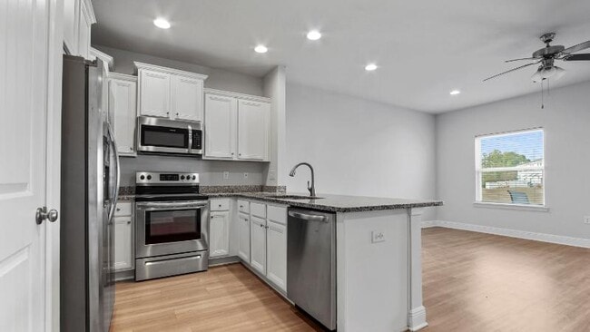 Foto del edificio - 7479 Shadow Lake Dr