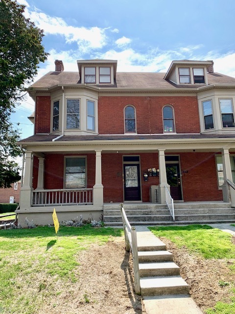 Front - 321 Stock St