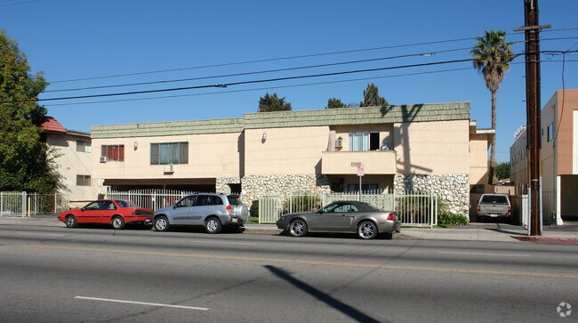 Building Photo - 14835 Vanowen St