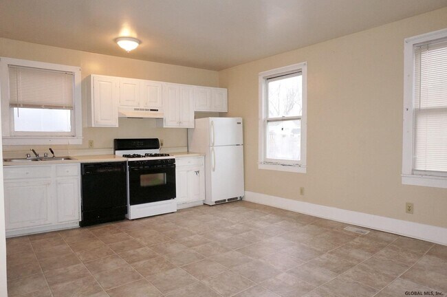 Building Photo - 118 RT 372