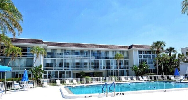 Building Photo - 2100 Benjamin Franklin Dr
