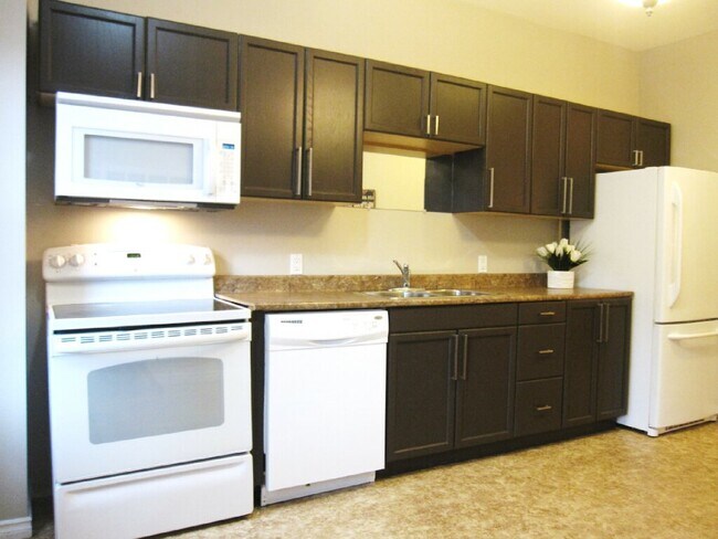 Building Photo - 310 Riverdale Av