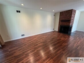 Building Photo - 1009 Schmidt Ln