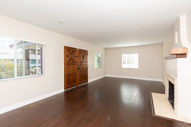 Building Photo - 3 bed, 2 bath Single Family Home in Missio...