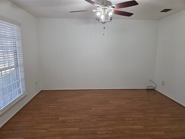 Building Photo - 12177 Sharpview Dr