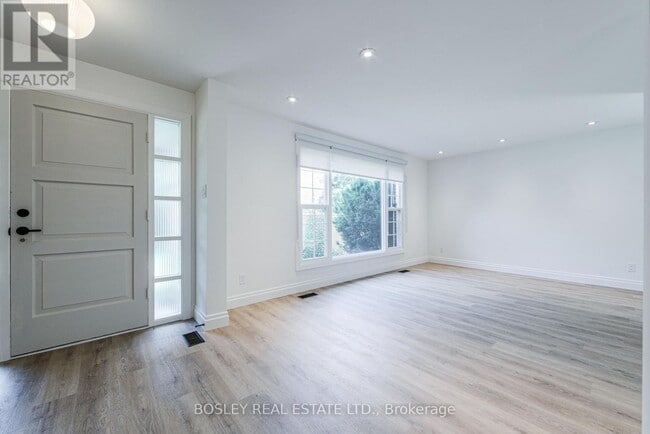 Building Photo - 33 Forestbrook Crescent