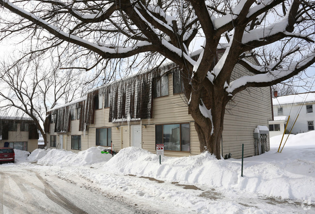 Foto del edificio - Fonda Town Houses