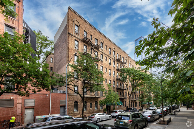 Building Photo - 305-315 E 88th St