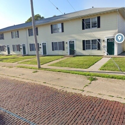 Primary Photo - 104 E Vine St