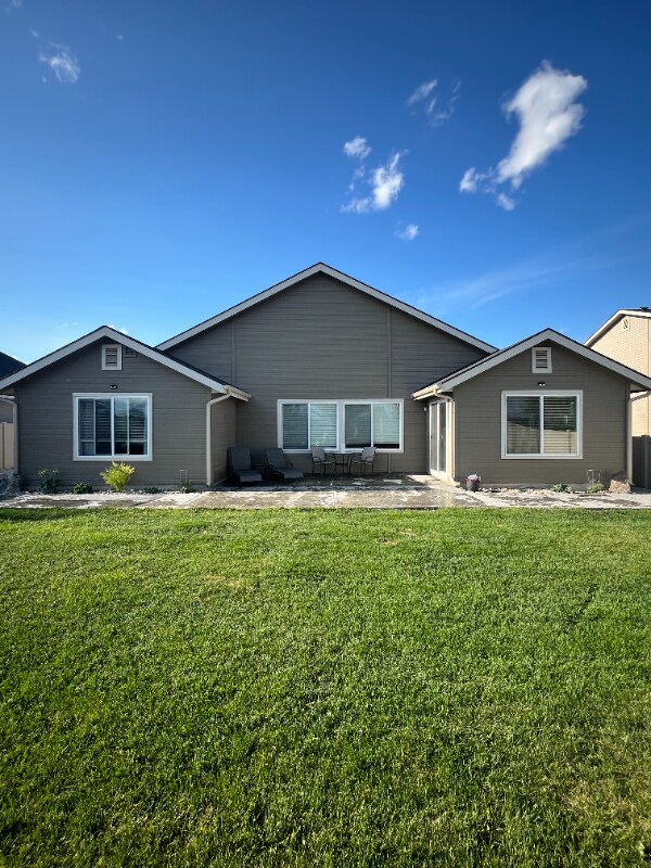 Foto del edificio - 3709 E Warm Creek Ave