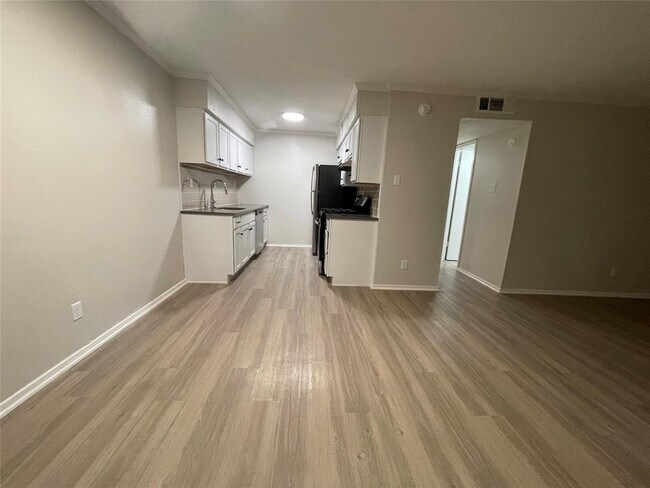Foto del edificio - 2211 Lawnmont Ave