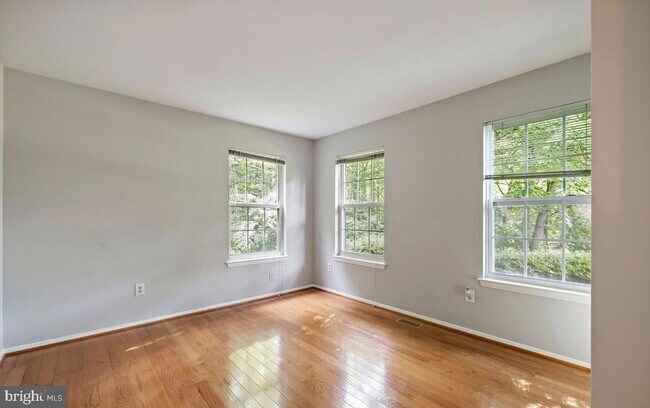 Foto del edificio - 9740 Pleasant Gate Ln