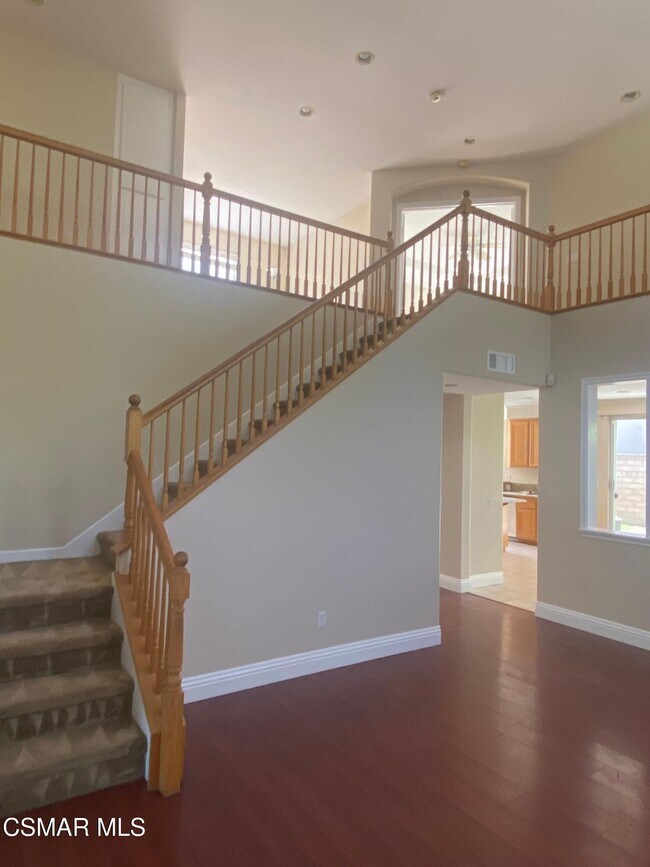 Building Photo - 2559 Parade Ave