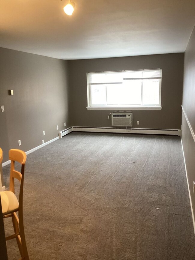 Building Photo - Apply Today! Lovely Condo on the East Side...