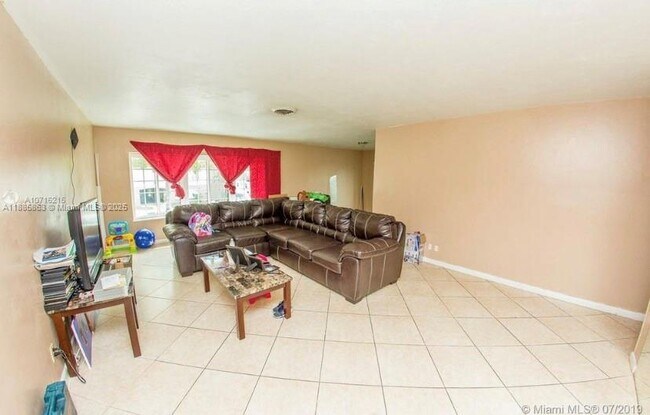 Foto del edificio - 5333 NW 18th St