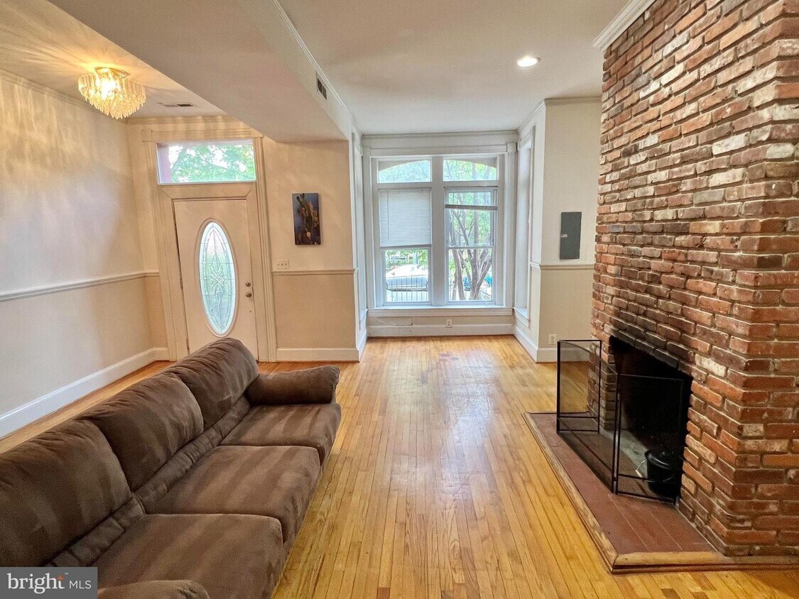 Primary Photo - 824 7th St NE