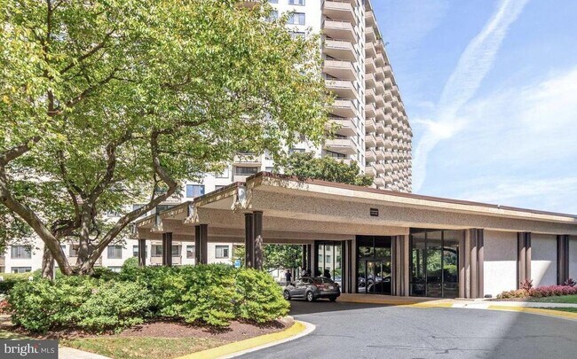 Foto del edificio - 5225 Pooks Hill Rd