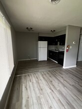 Building Photo - 401 S Parkway Dr