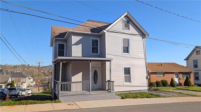 Building Photo - 122 Elm St