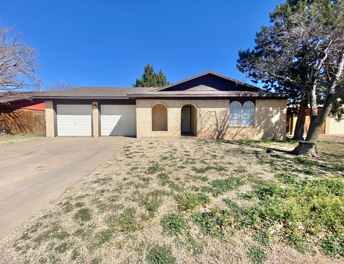 Primary Photo - 3 bed 2 bath 2 car garage now available ac...