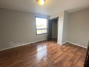 Building Photo - 146 Frederica St E
