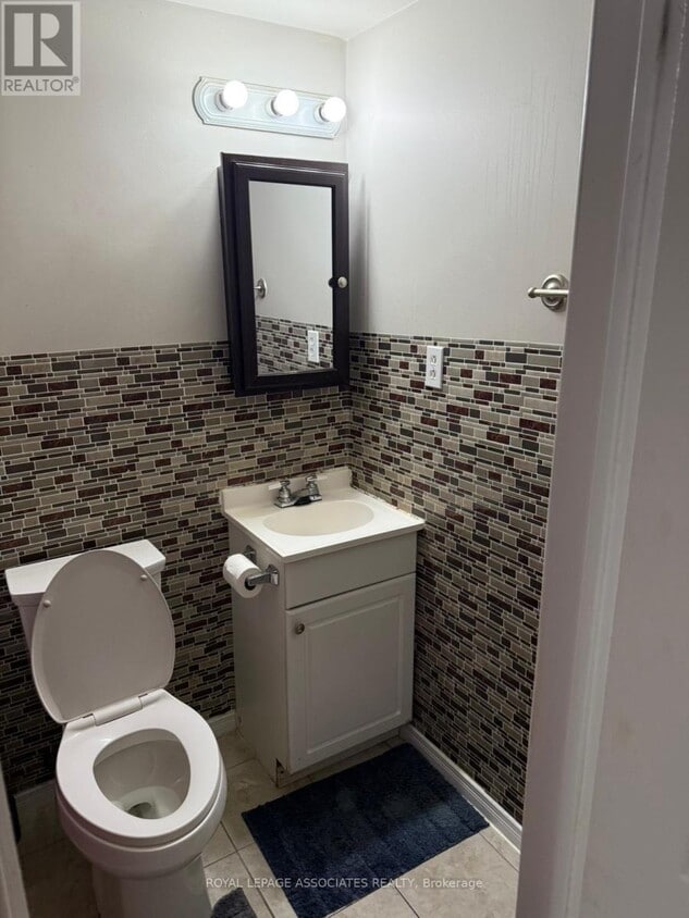 Building Photo - 435 Elson St